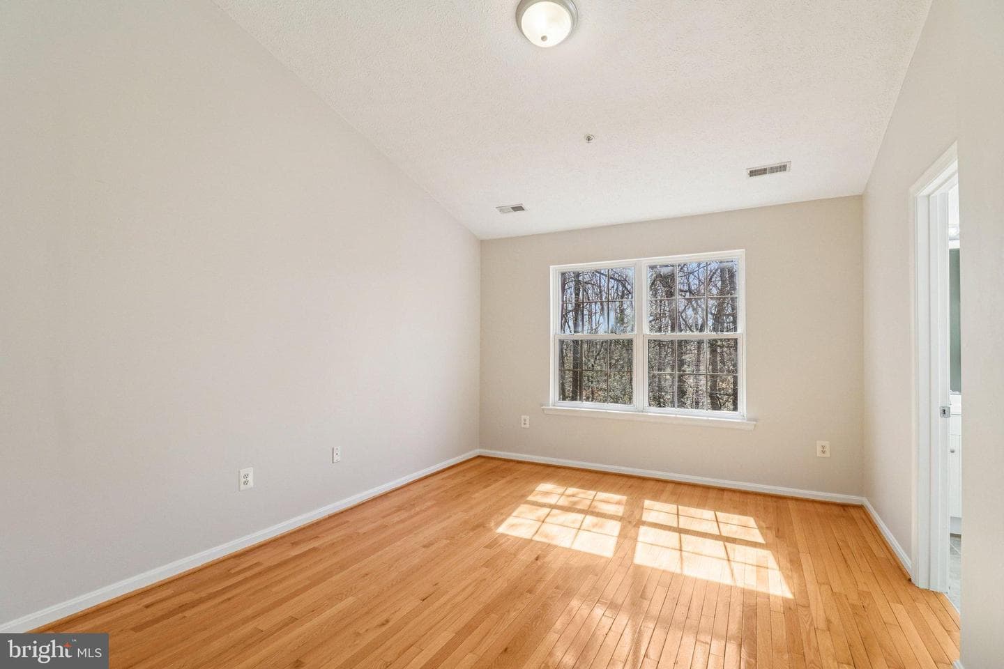 8033 Bloomsbury Place photo 38