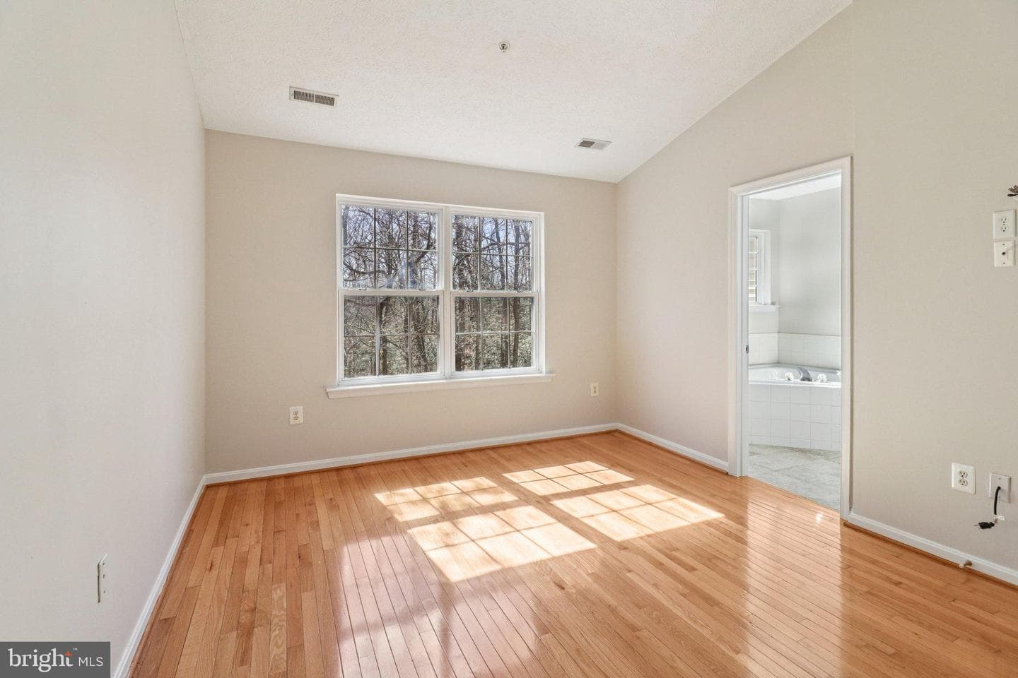 8033 Bloomsbury Place photo 40