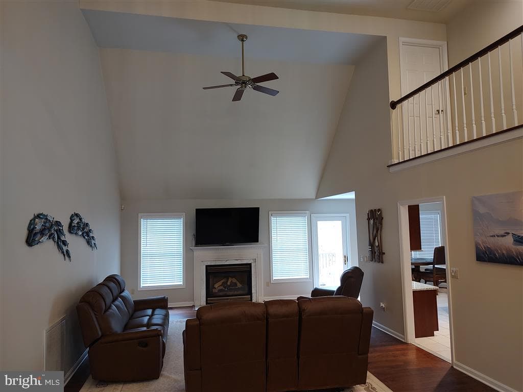 7120 Langley Court photo 5
