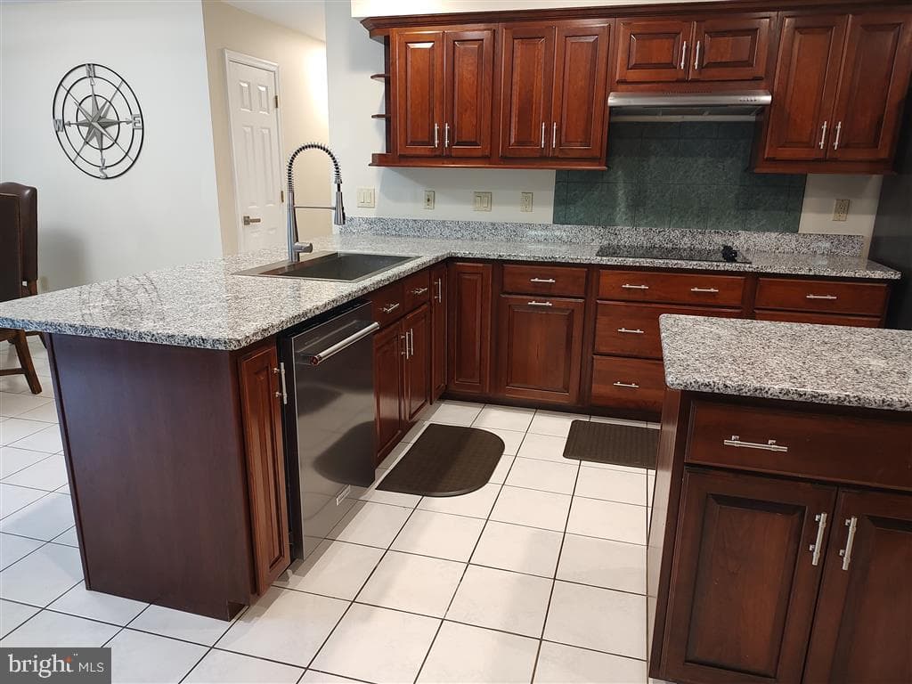 7120 Langley Court photo 8