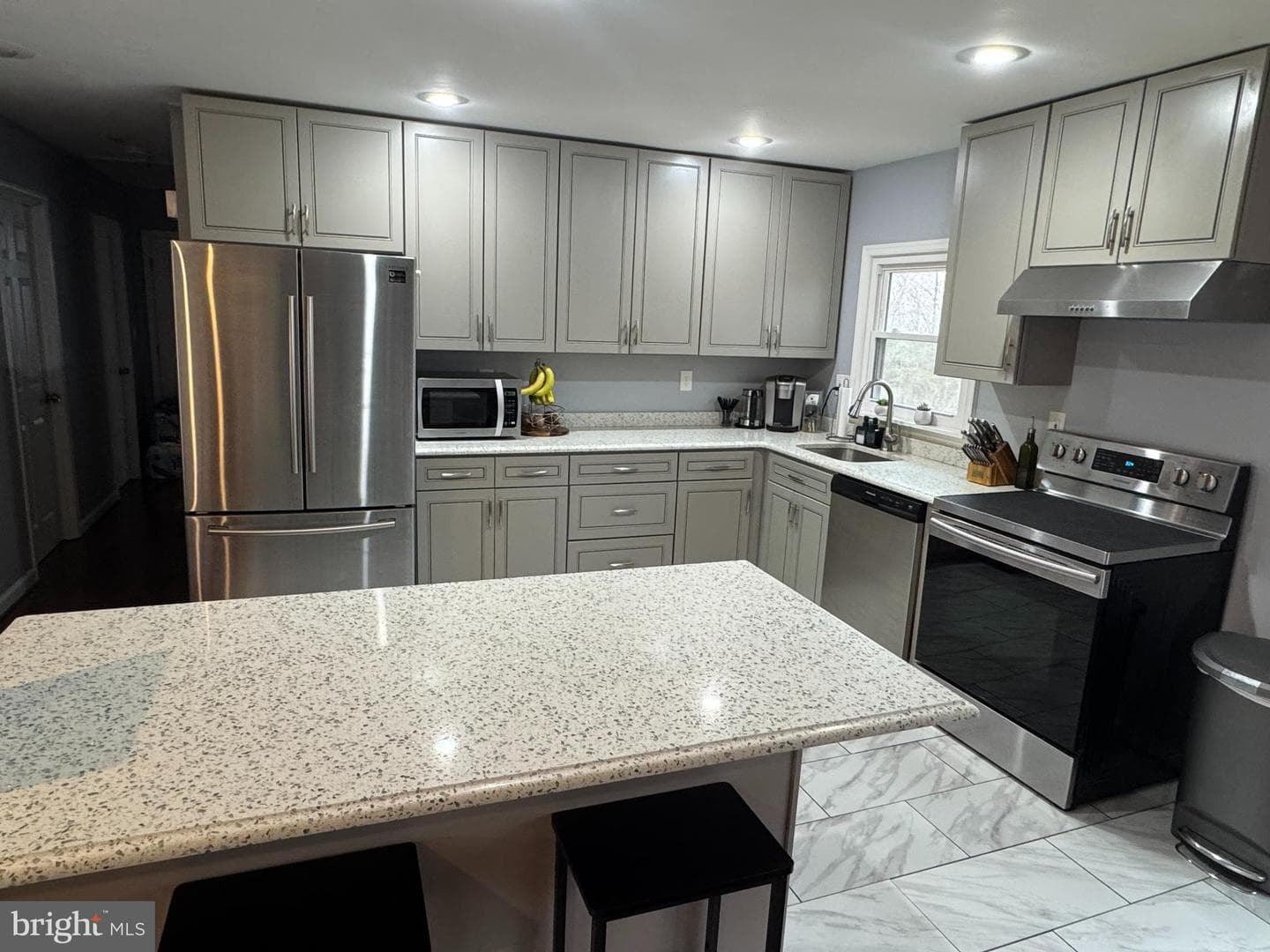9018 Holly Avenue photo 4