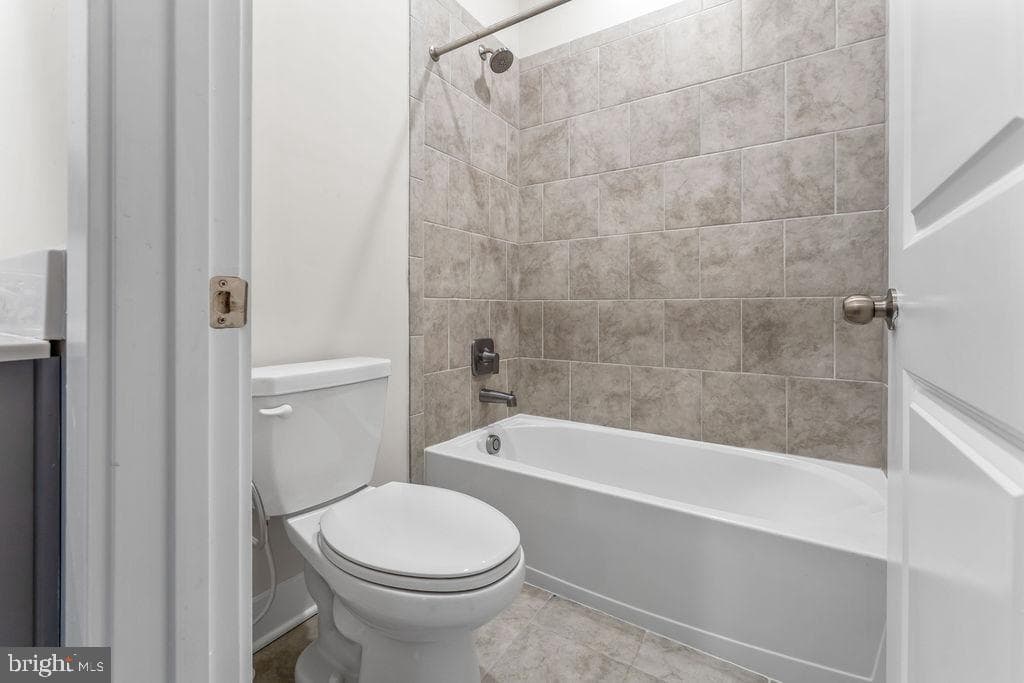 5196 Newport Circle photo 35