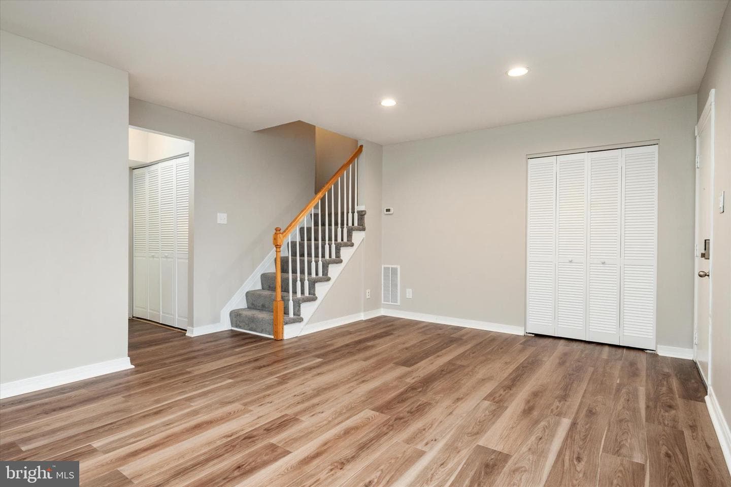 800 Larkspur Court #7b photo 4