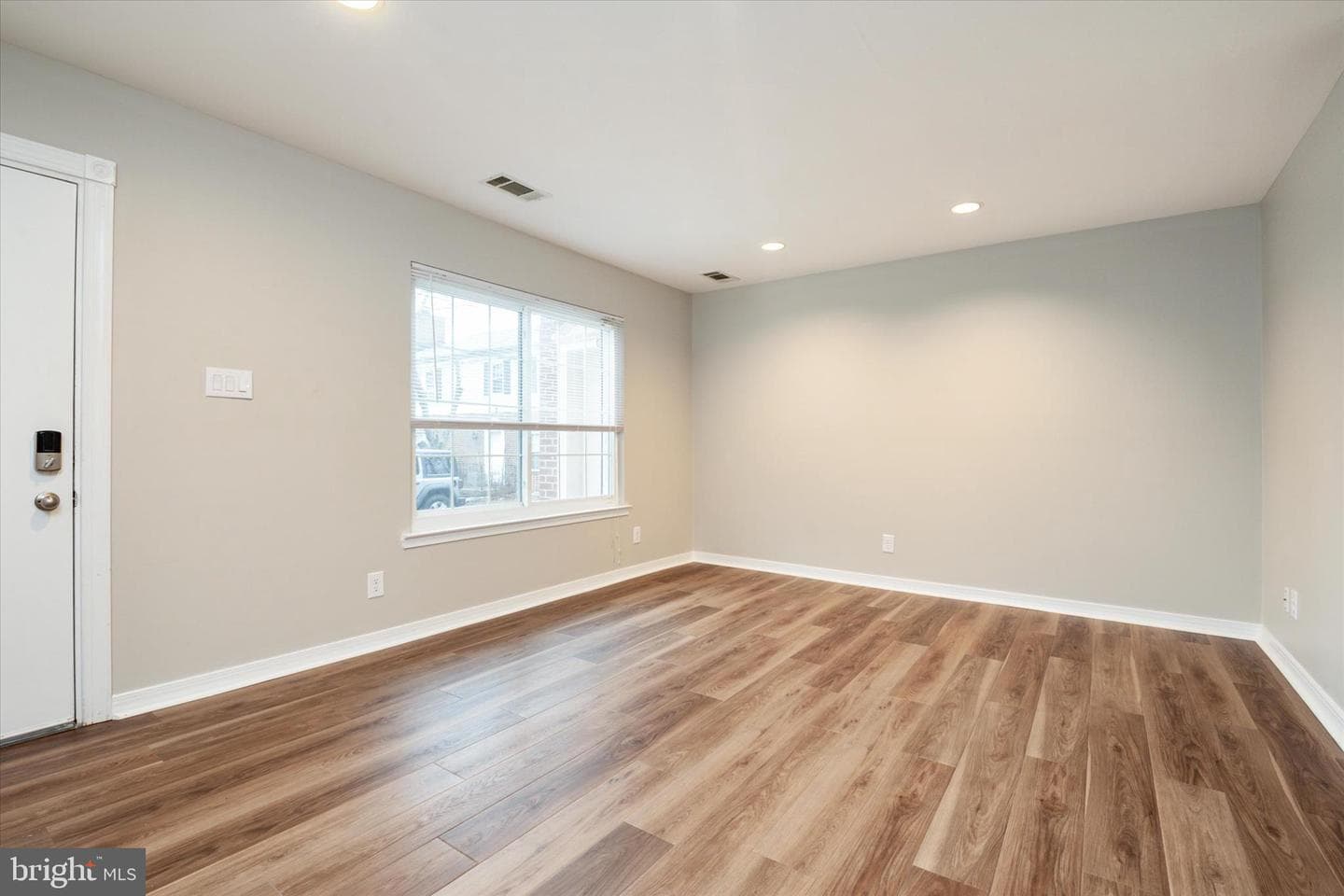 800 Larkspur Court #7b photo 5