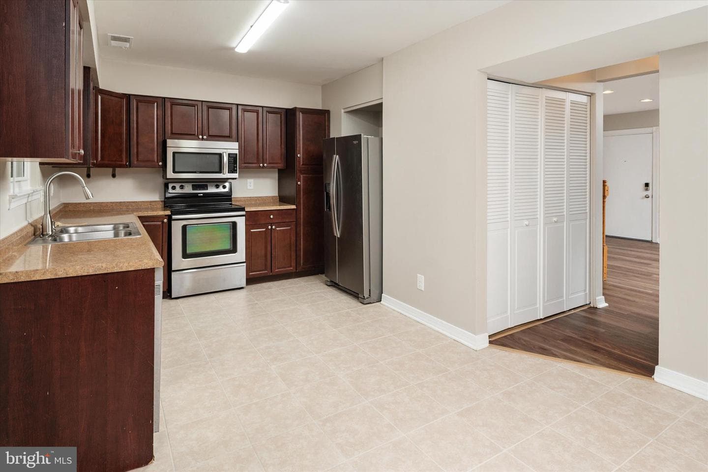 800 Larkspur Court #7b photo 9