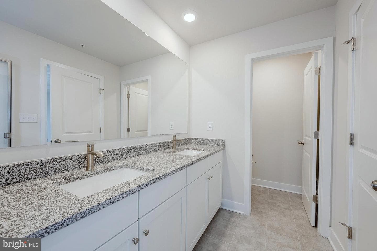 2762 Bridgewater Drive photo 32
