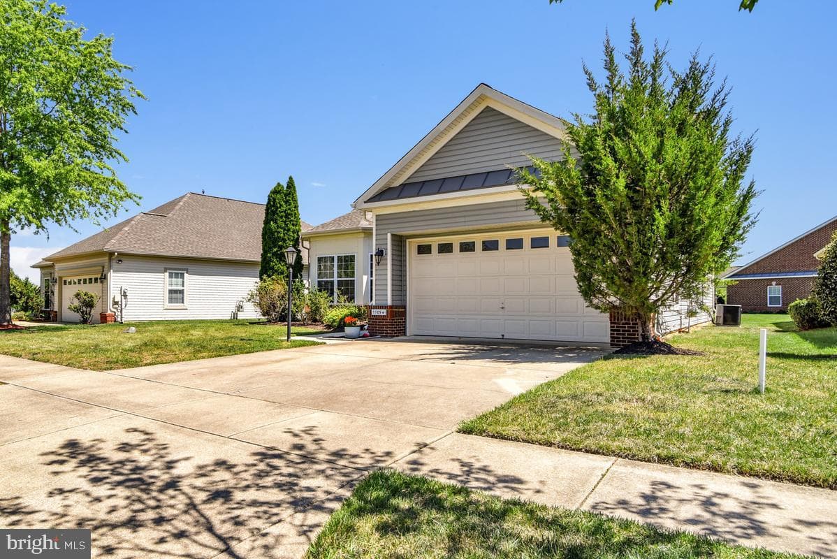 11094 Commanders Lane, White Plains