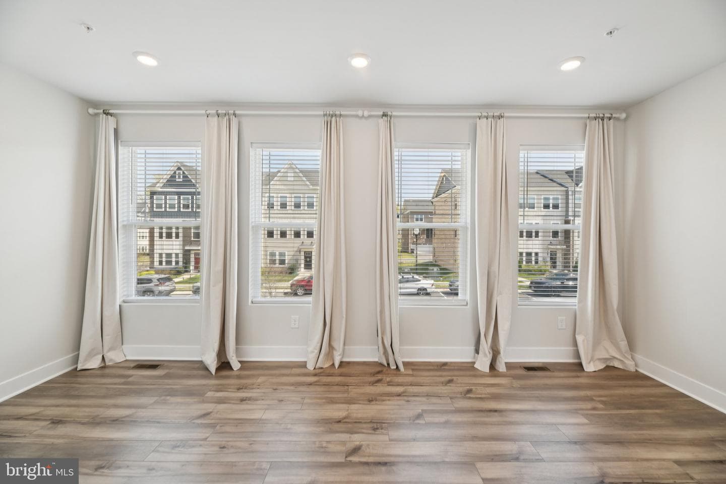 6929 Waterbury Place photo 11