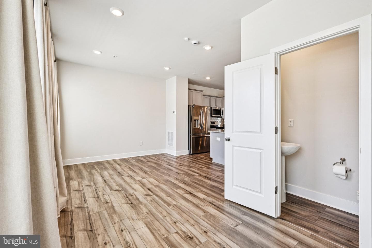 6929 Waterbury Place photo 15