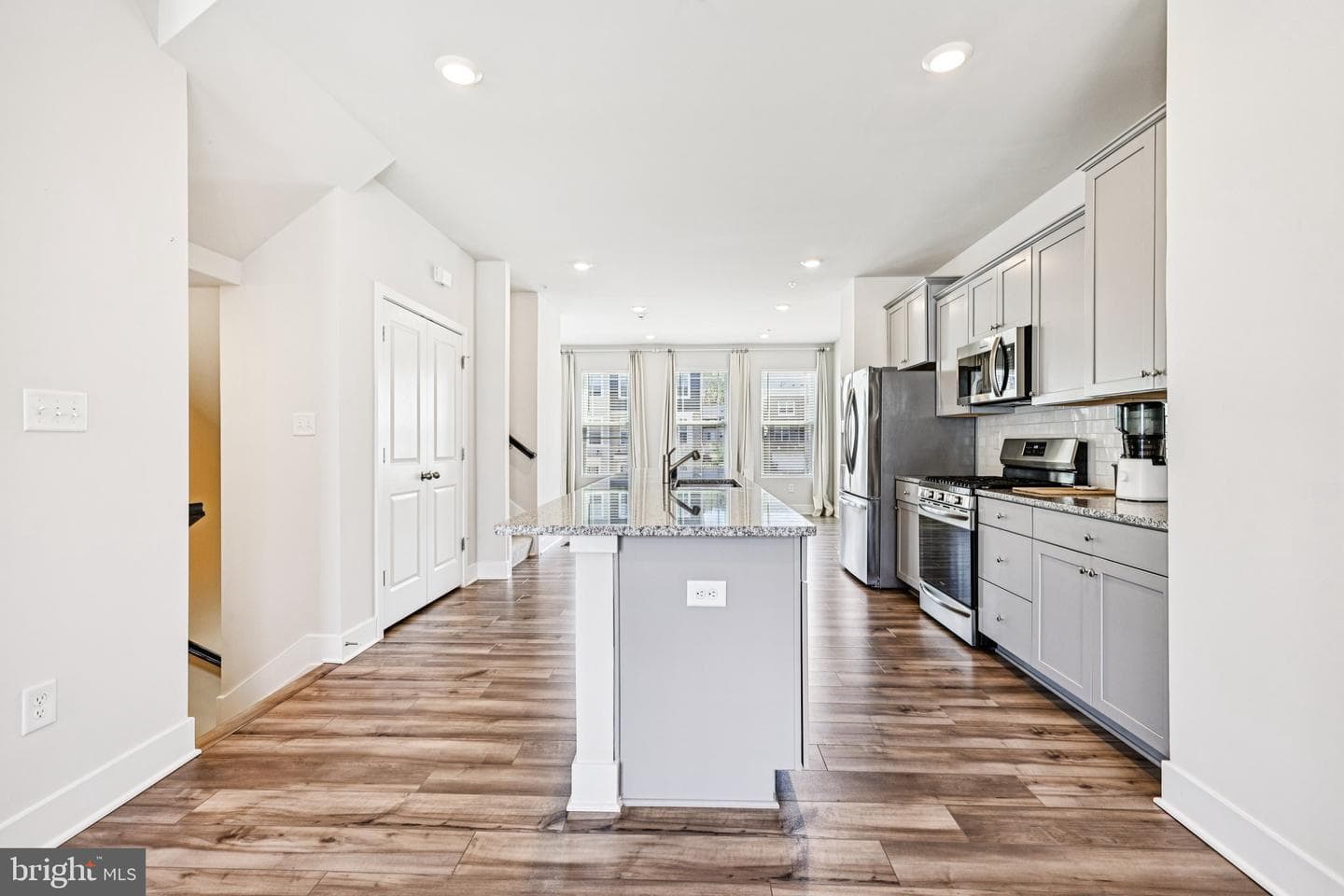 6929 Waterbury Place photo 21