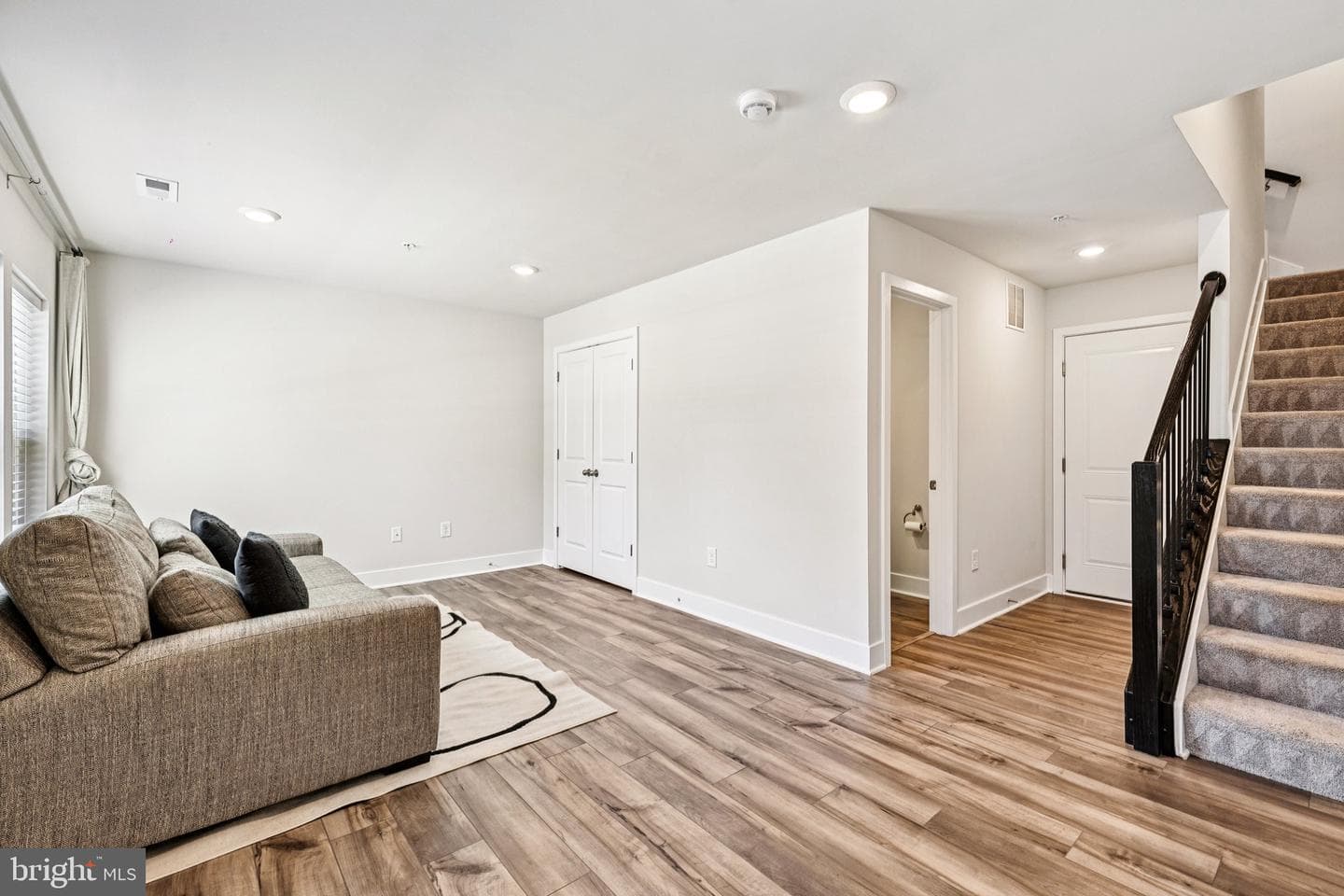 6929 Waterbury Place photo 7