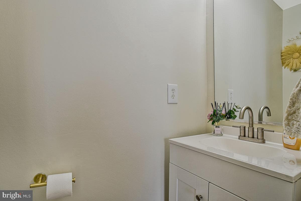 2134 Racquet Place photo 32
