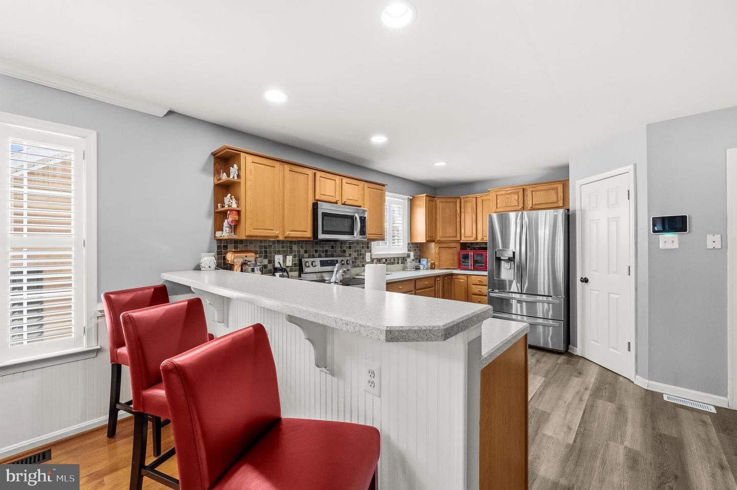 907 Hickory Circle photo 3