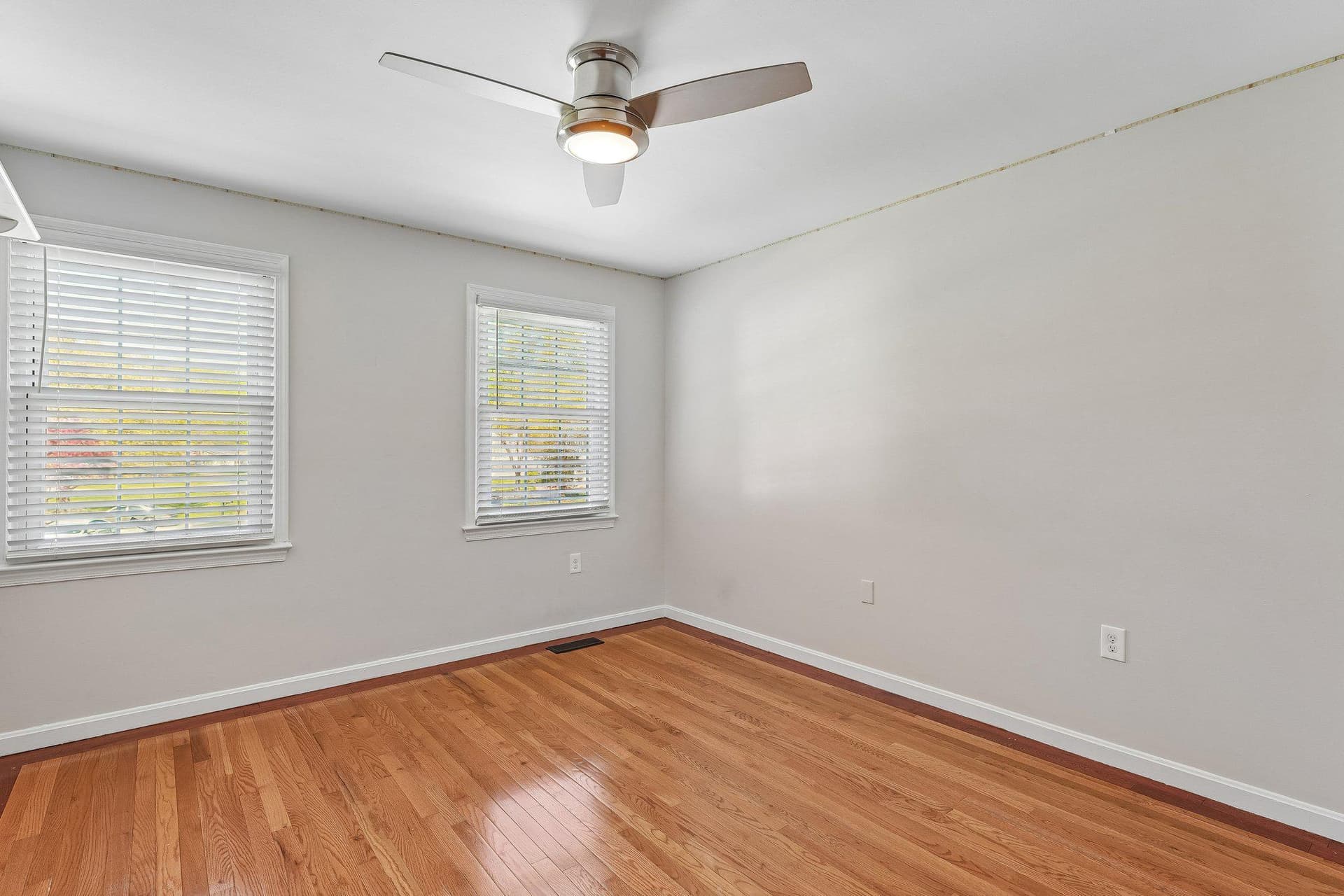 8600 Valley Dr photo 30