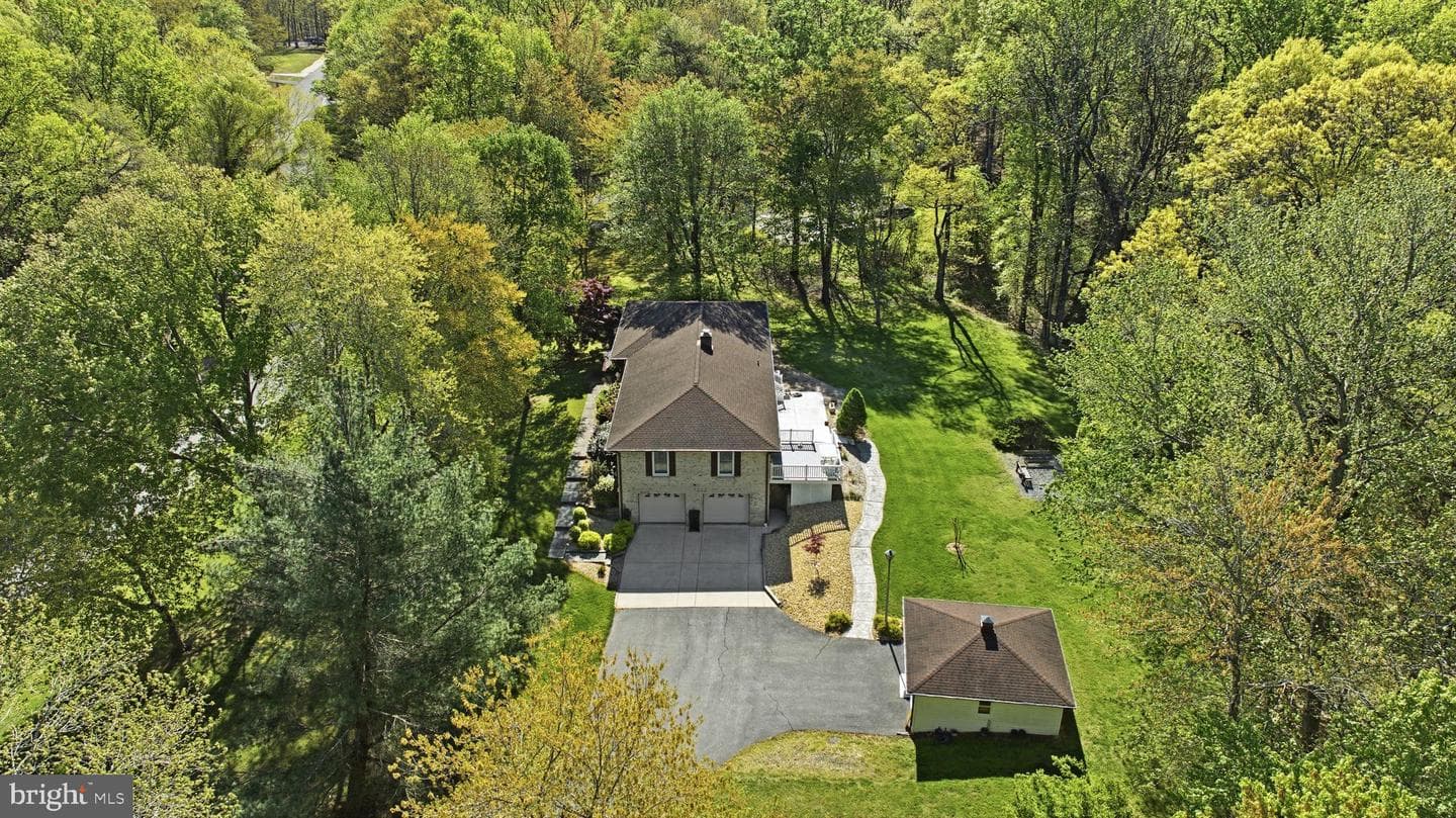 4465 Camelot Drive, Pomfret