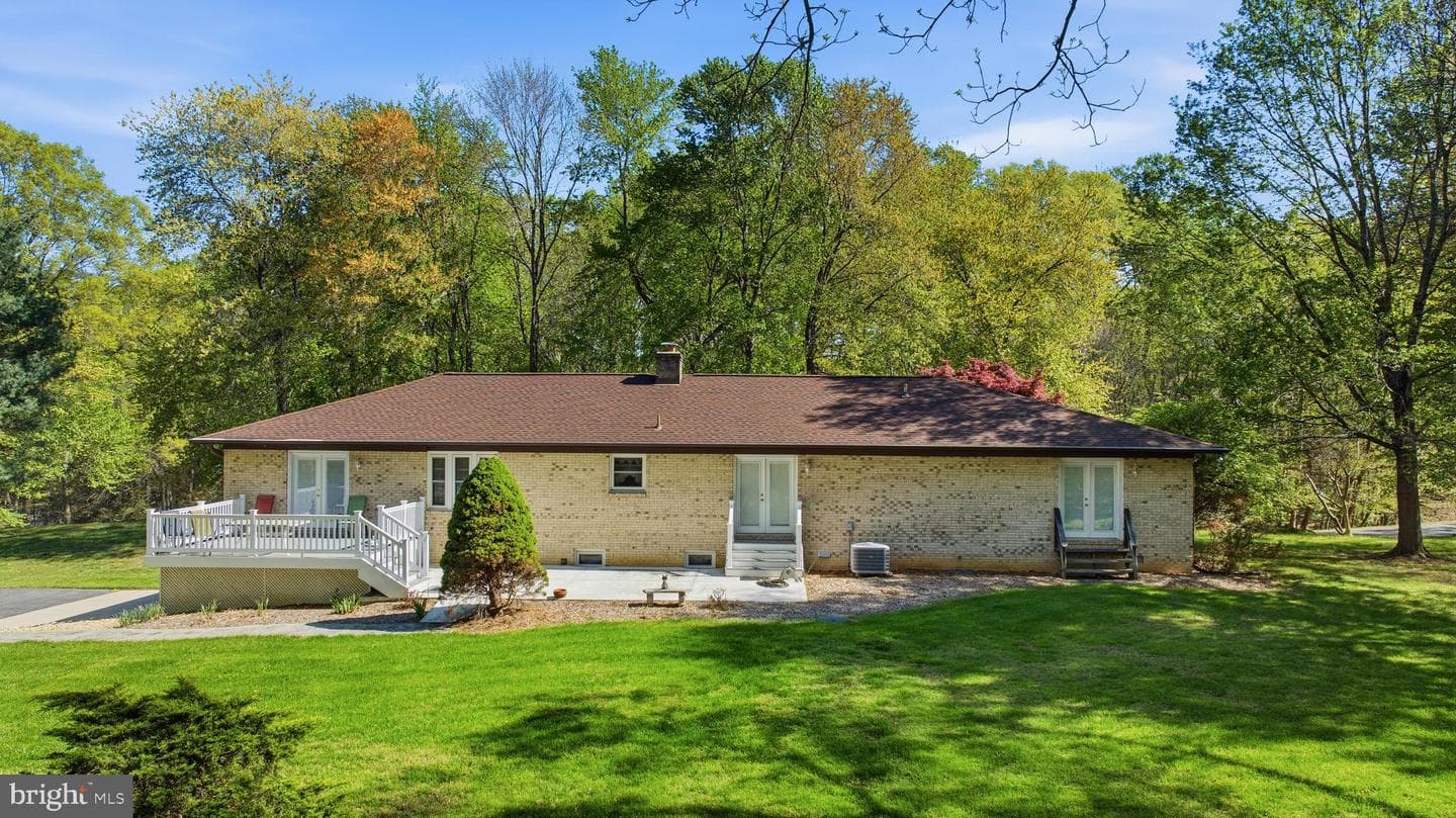 4465 Camelot Drive photo 14