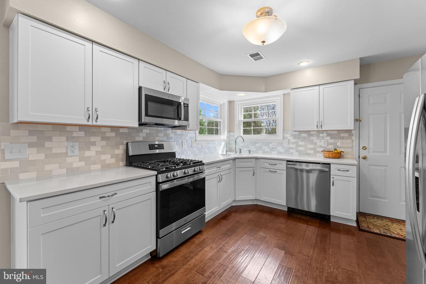 3035 Wildflower Drive photo 5