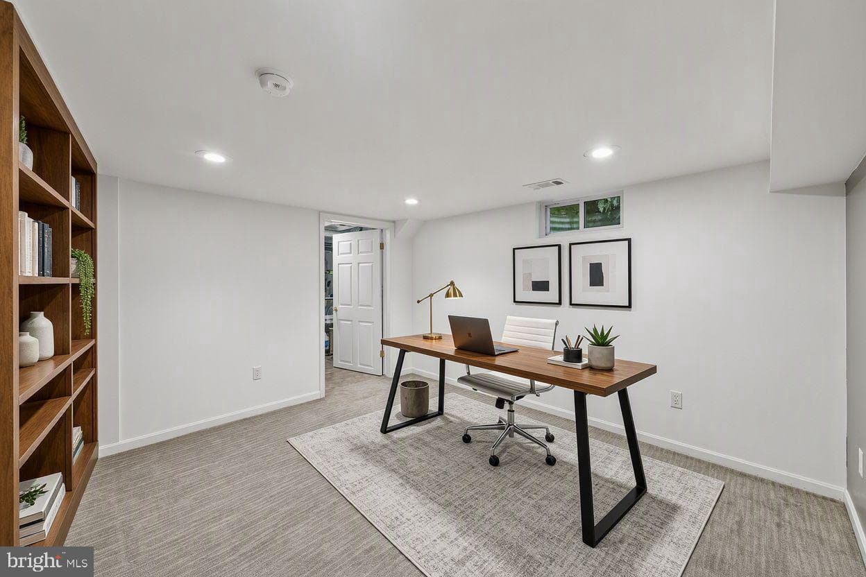 907 Charles Street photo 24