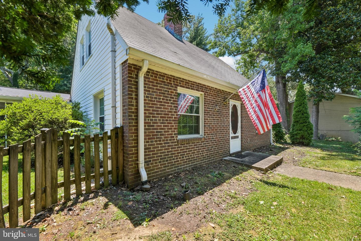 907 Charles Street photo 3