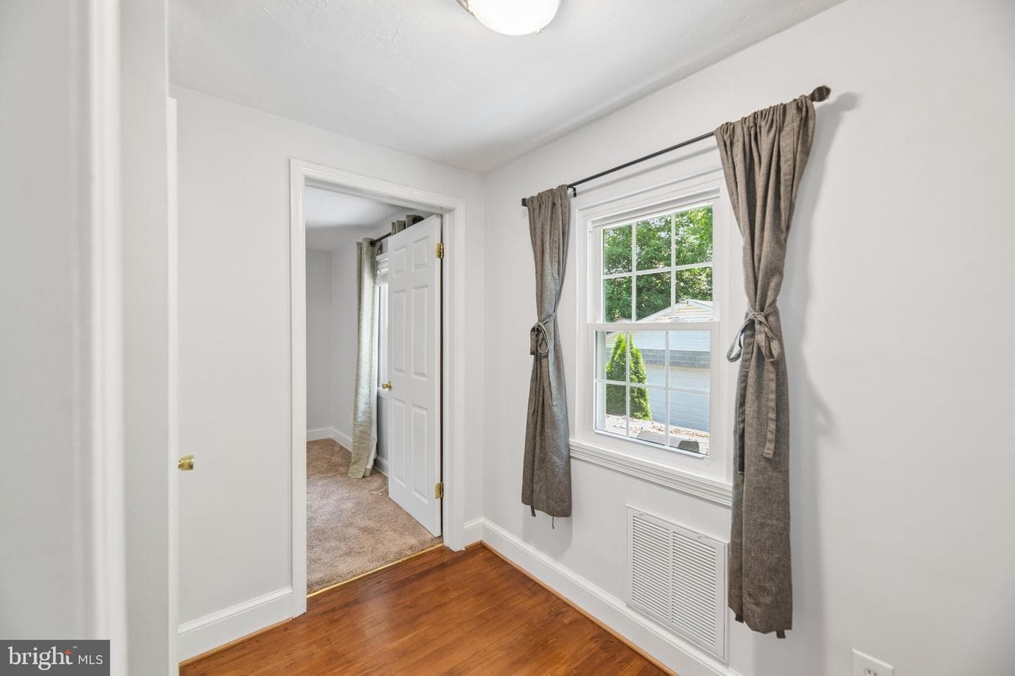 907 Charles Street photo 33