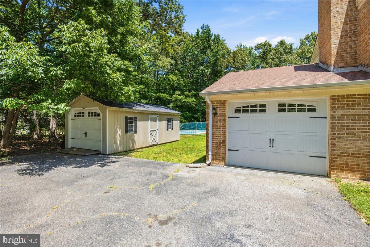 6350 Bryantown Drive photo 18