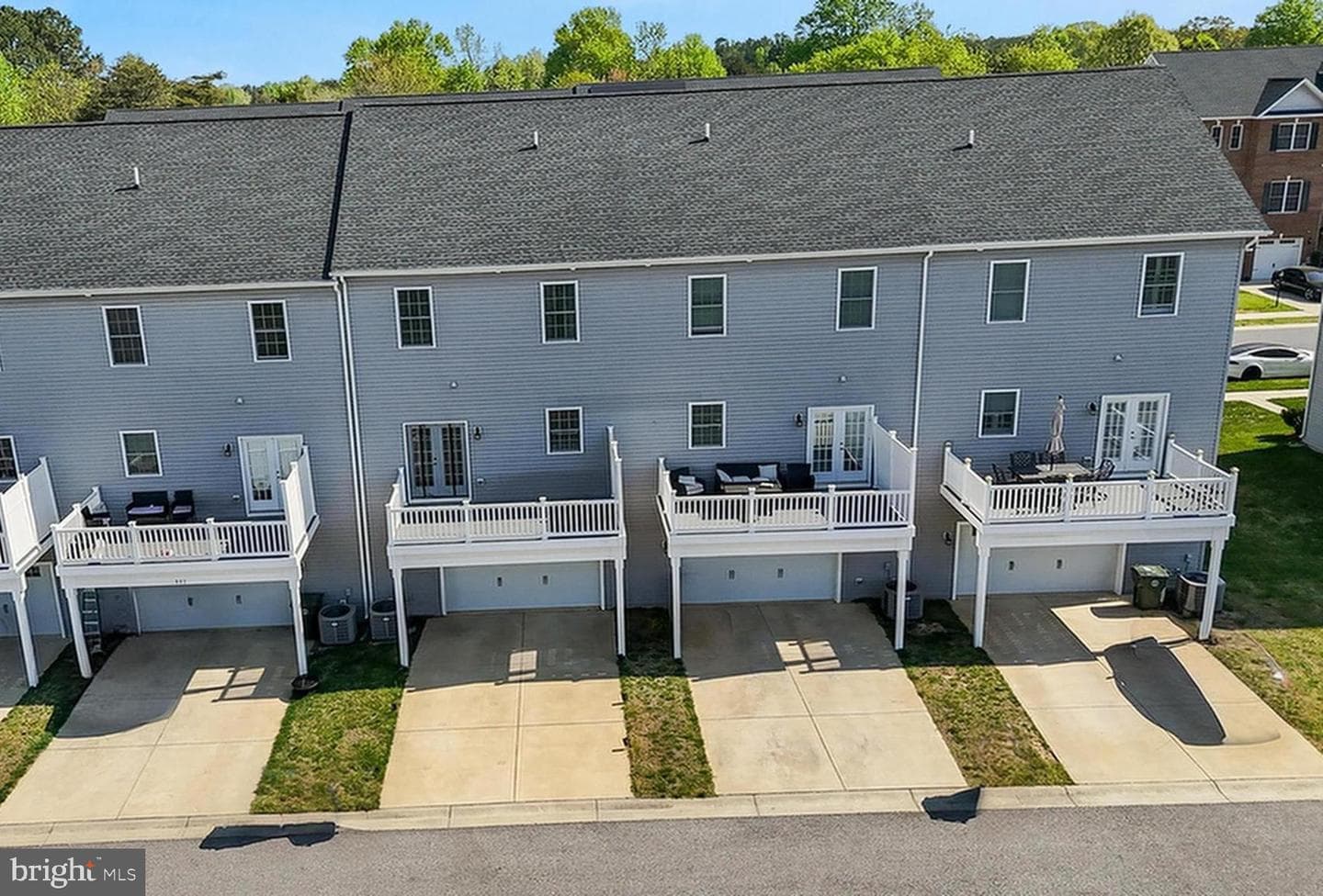 995 Rye Drive photo 2