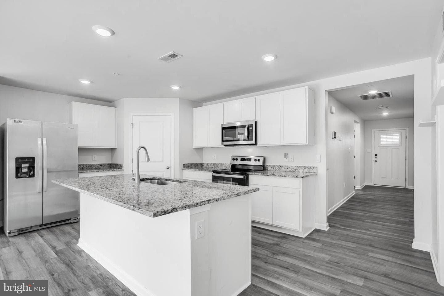 291 Forest Edge Ave photo 3