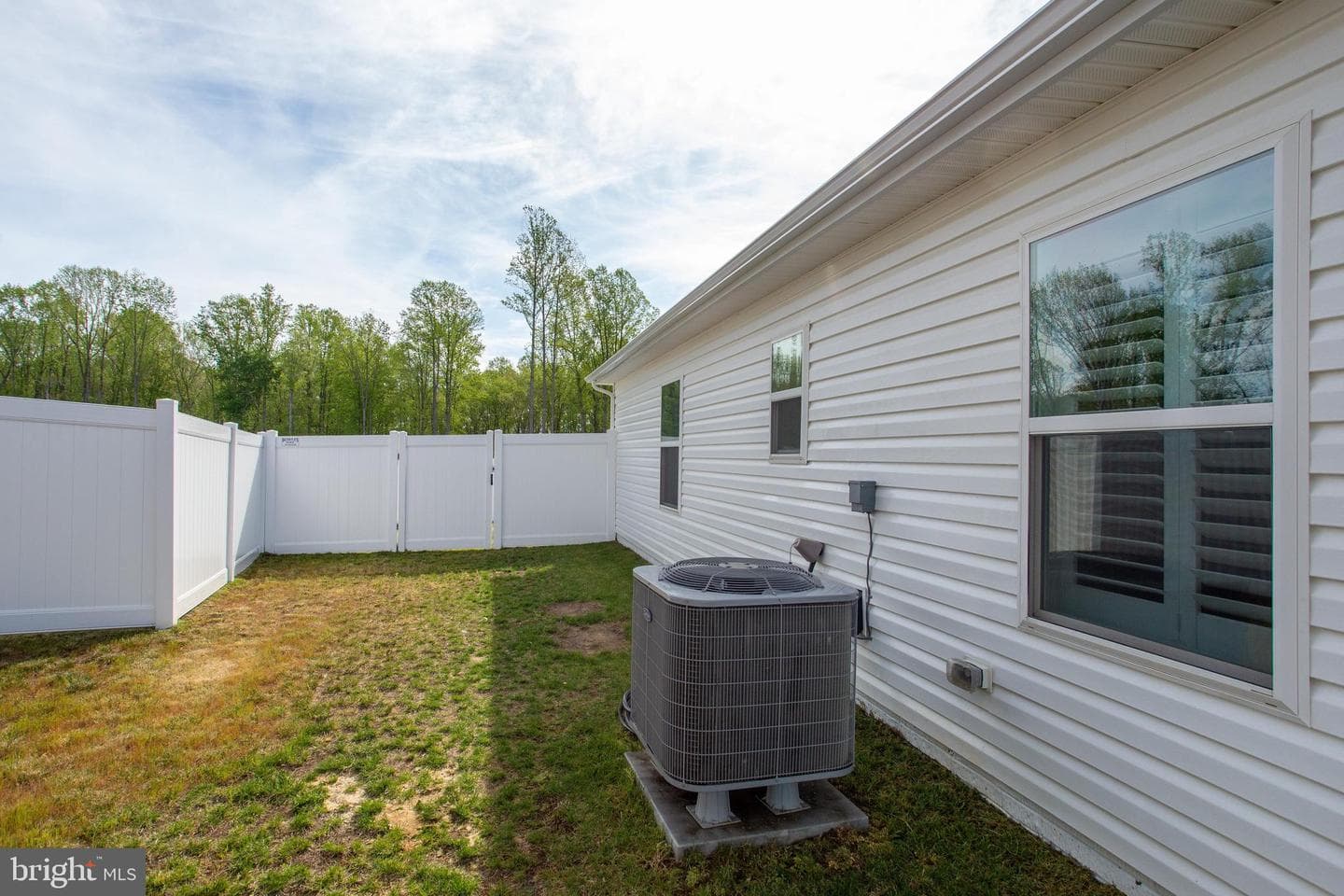 291 Forest Edge Ave photo 32
