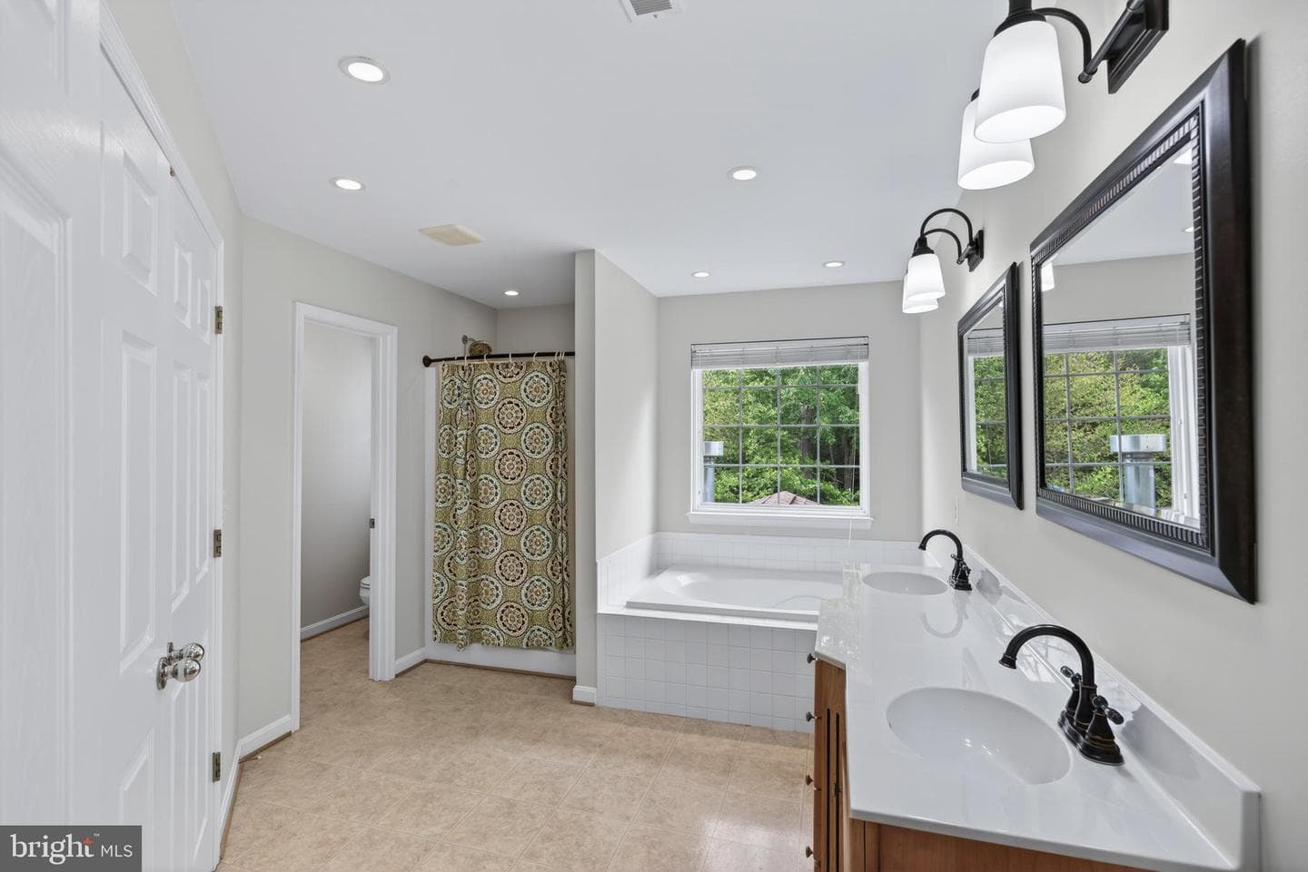 2910 Merchant Court photo 47