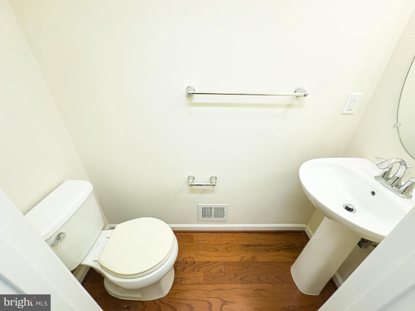 2852 Hedgerow Place photo 8