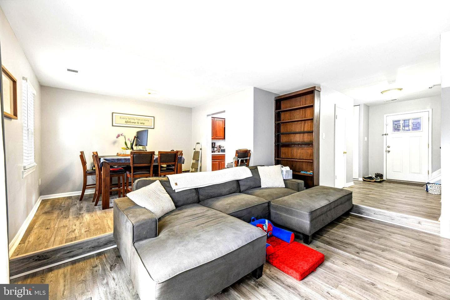 836 Holly Drive photo 4