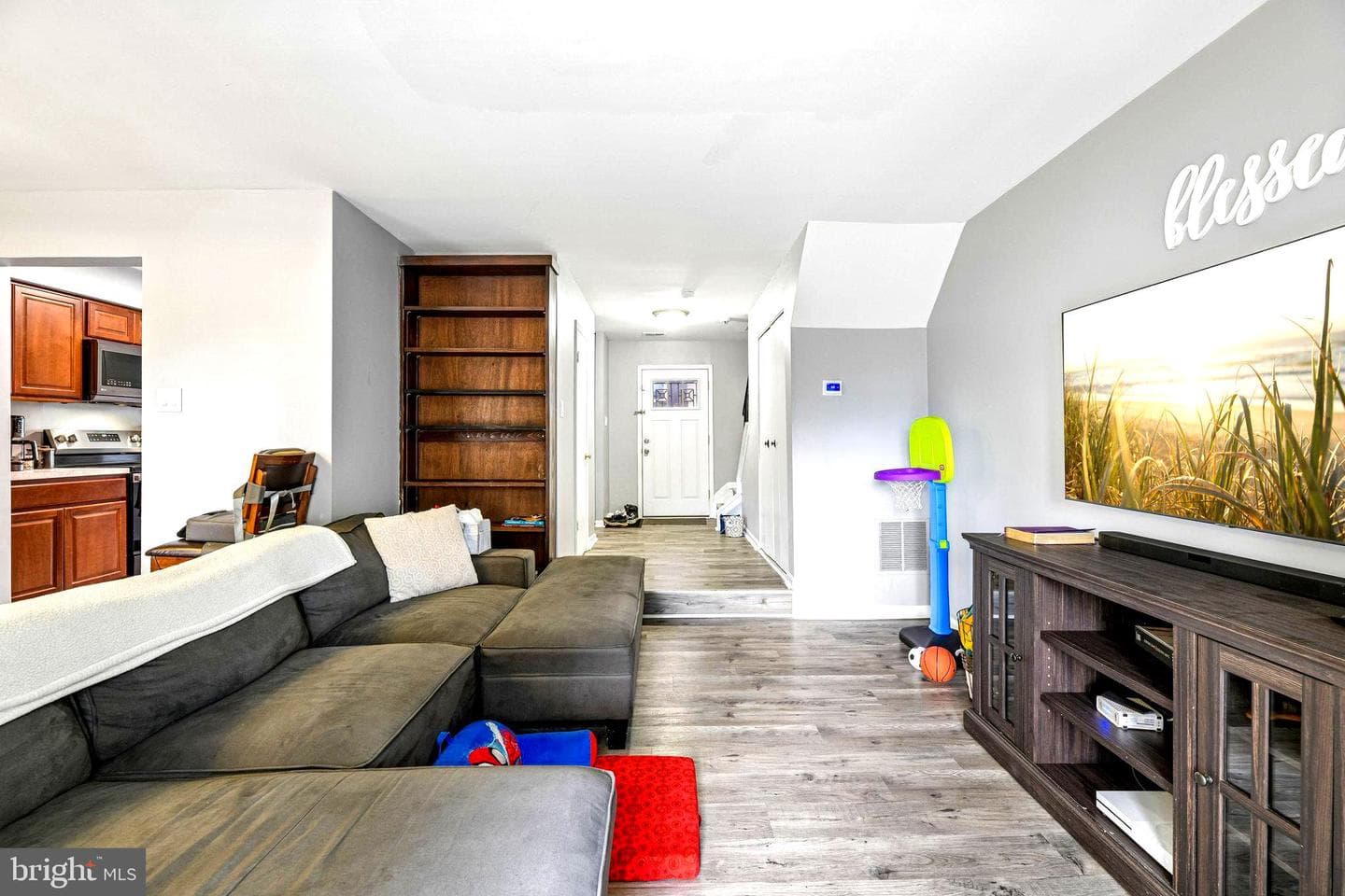 836 Holly Drive photo 8