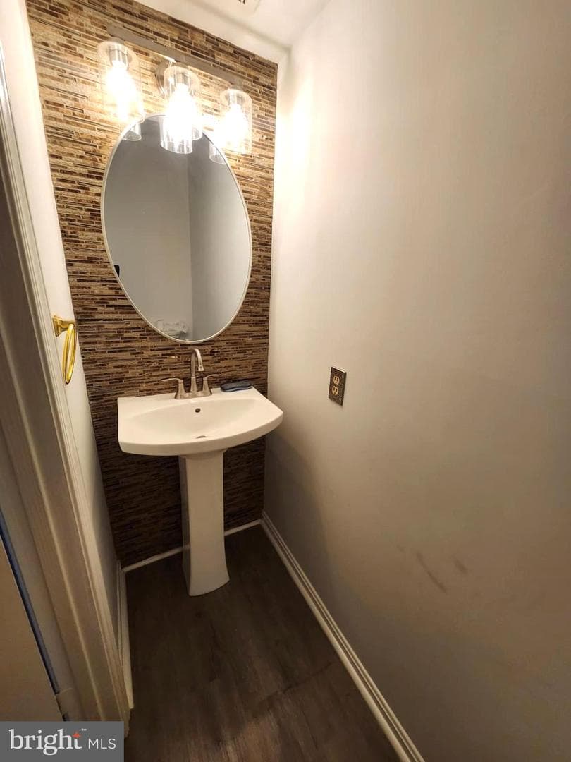 208 Westdale Drive photo 15