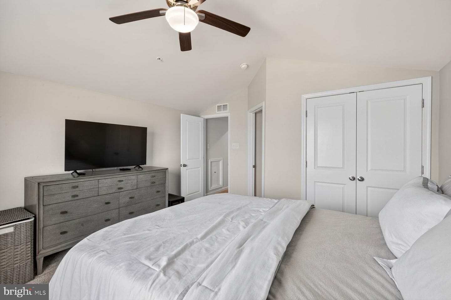 5568 Old Colony Court photo 33