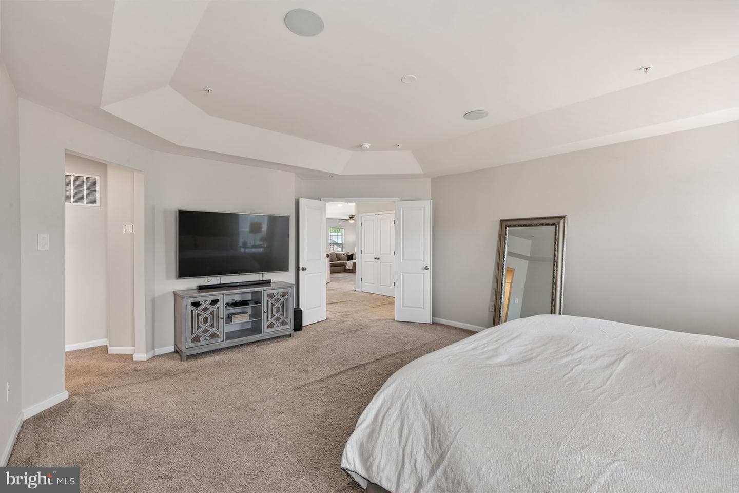 5568 Old Colony Court photo 37