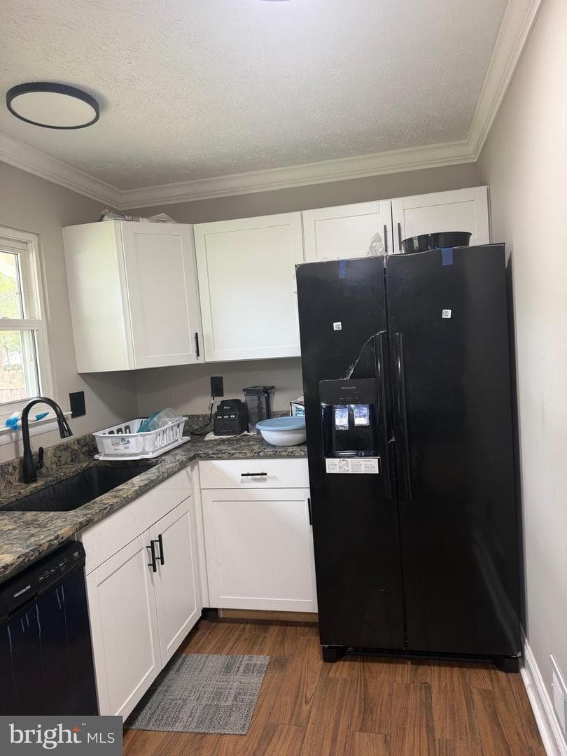 643 University Drive photo 3
