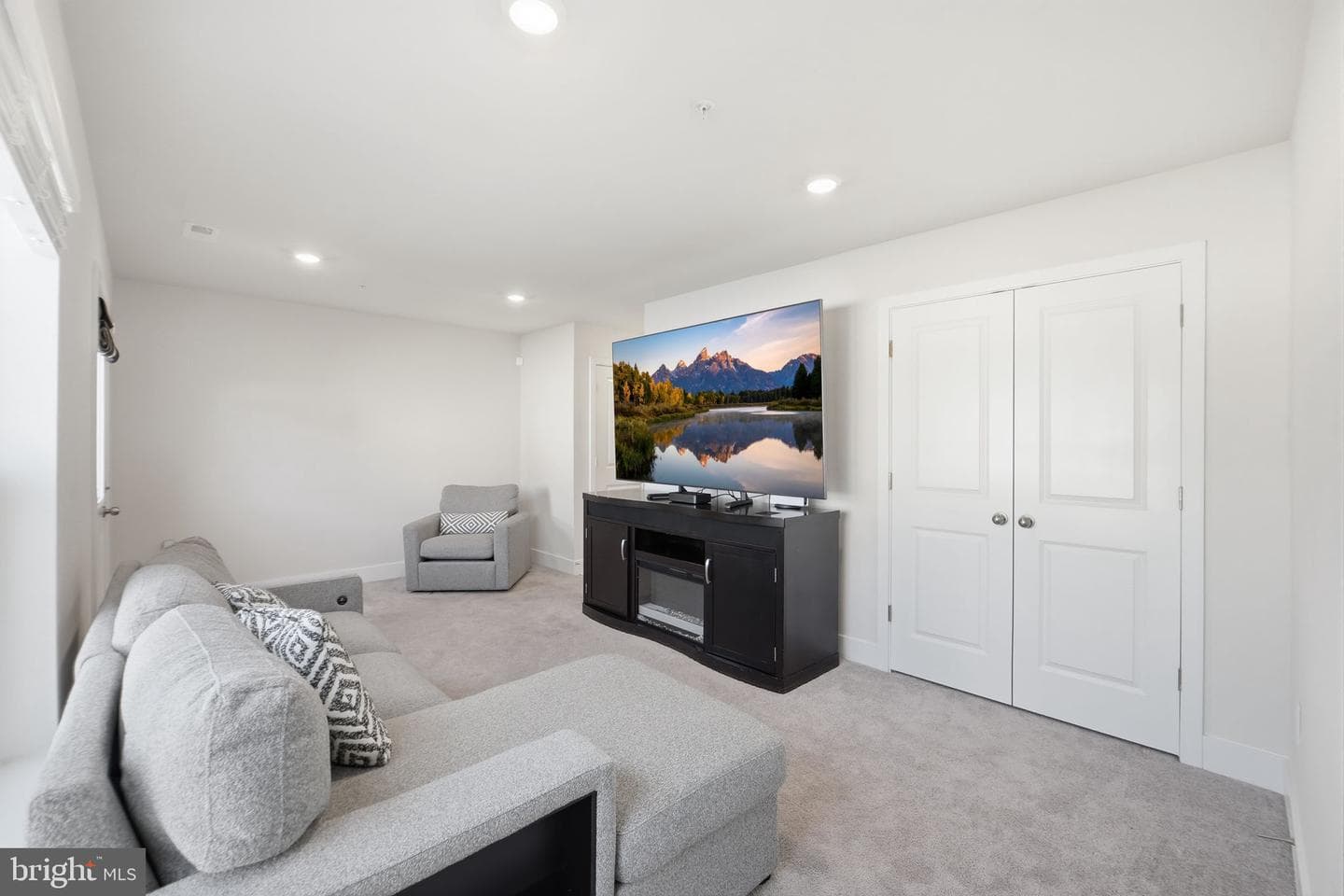 10915 Drummond Place photo 17