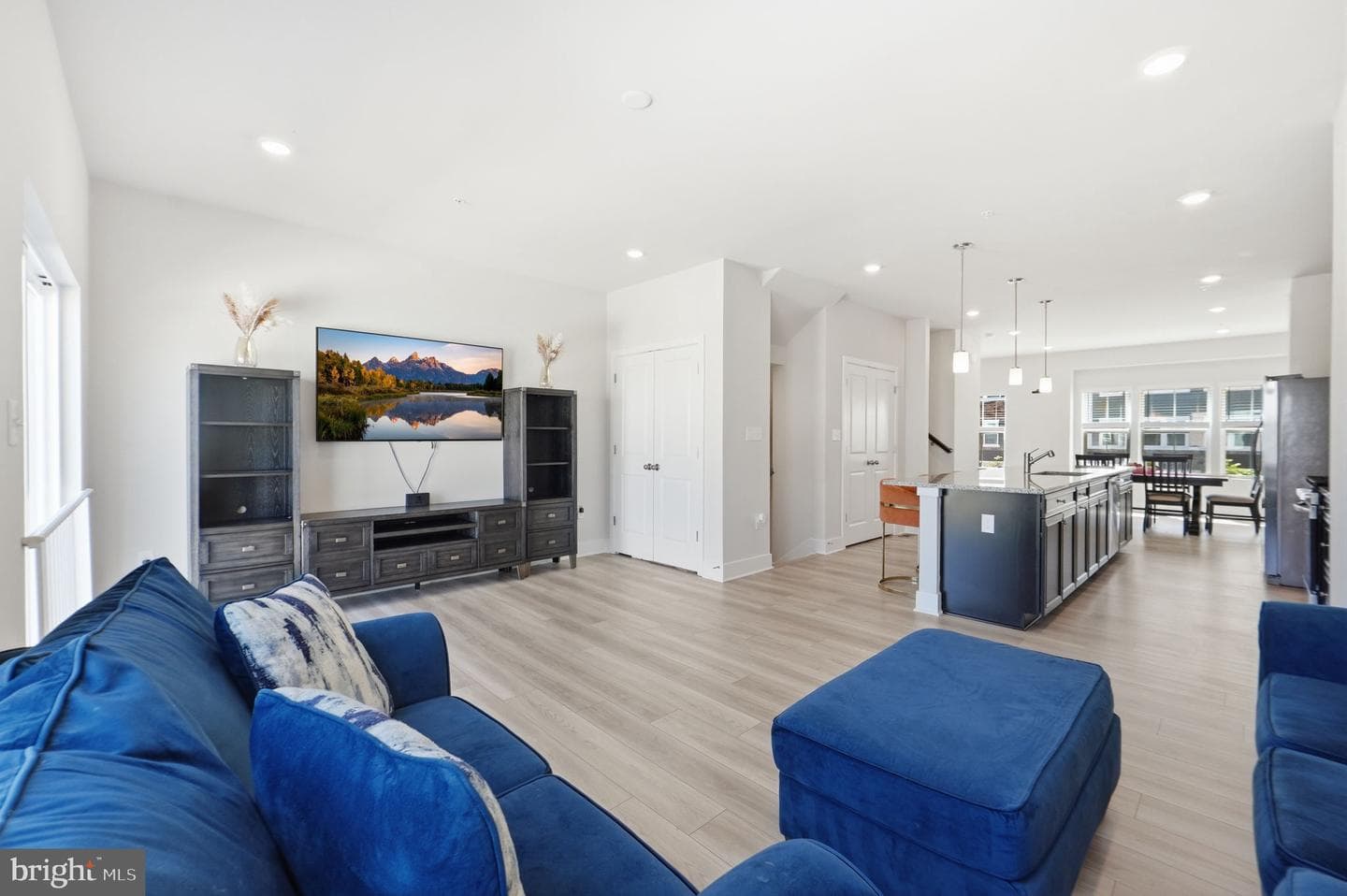 10915 Drummond Place photo 9