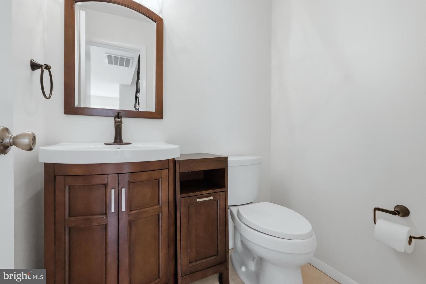 106 Charles Place photo 4