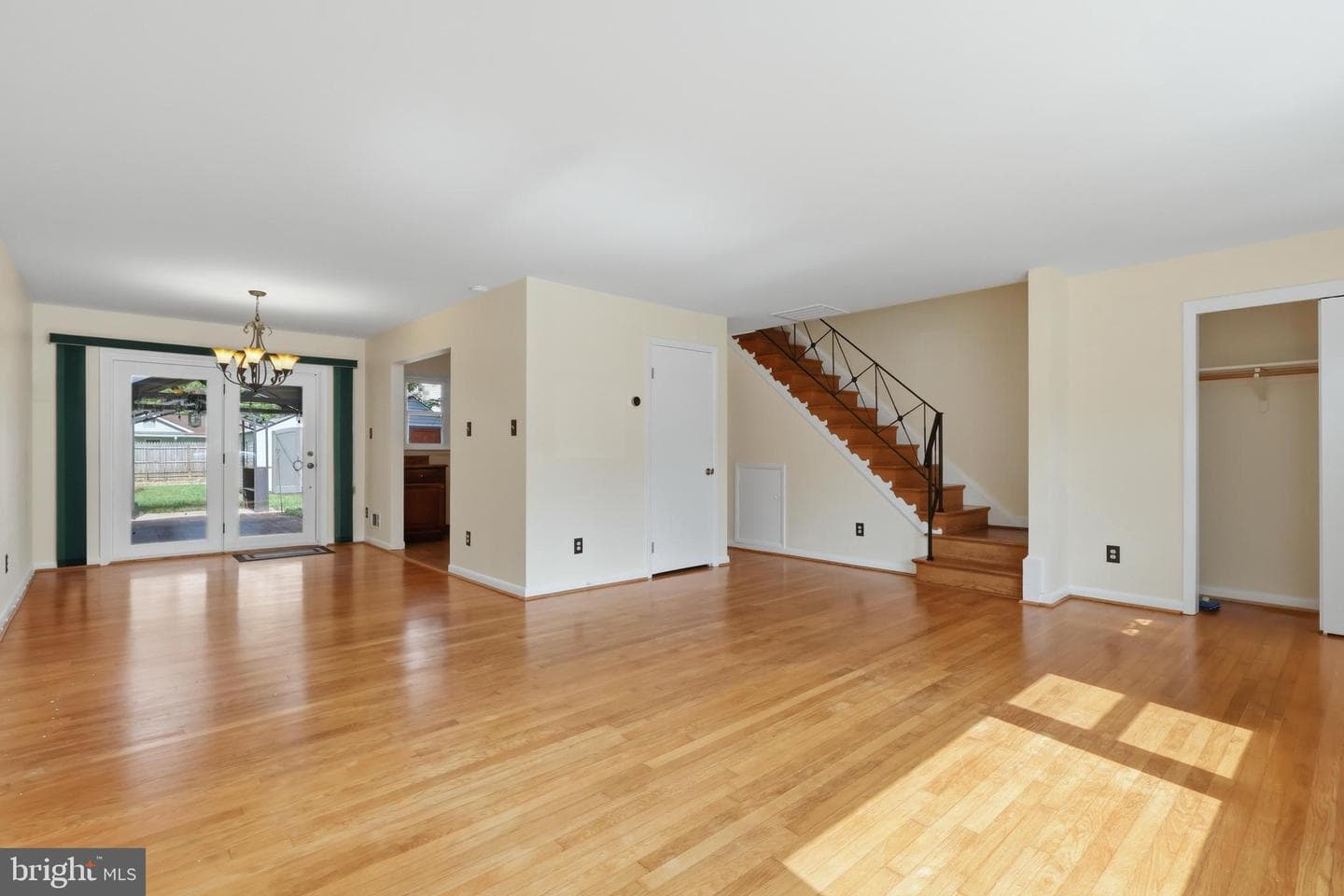 106 Charles Place photo 7
