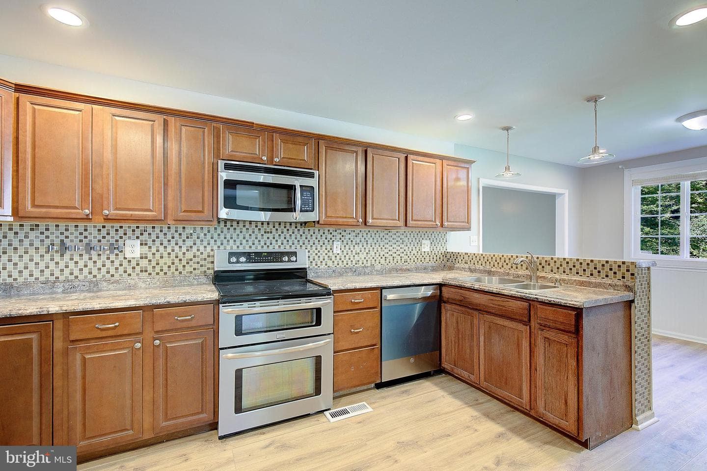 104 Mattingly Avenue photo 5
