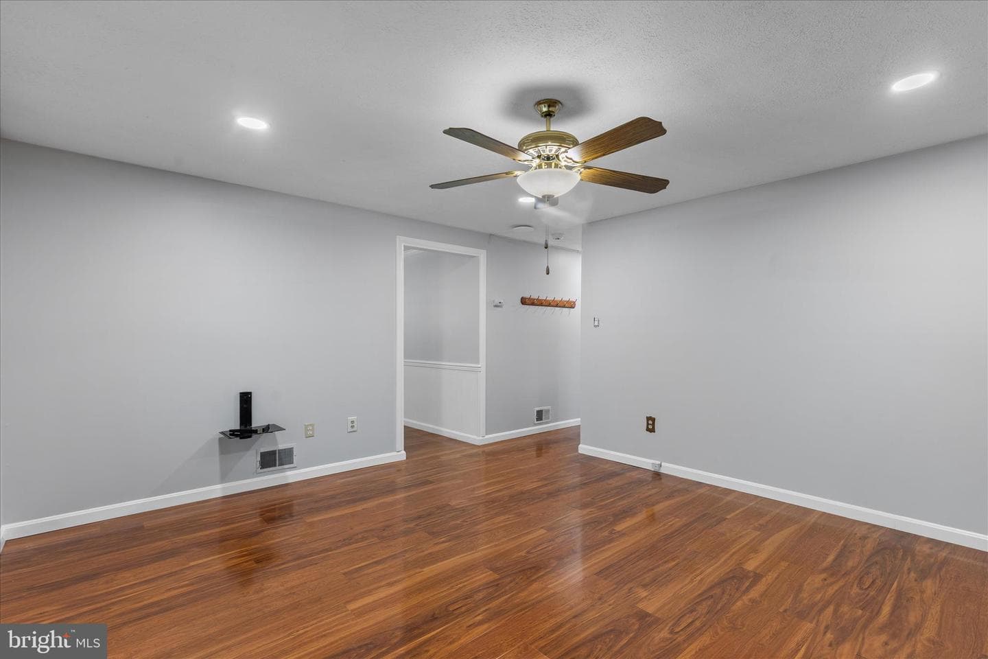 5516 Jeffrey Circle photo 20