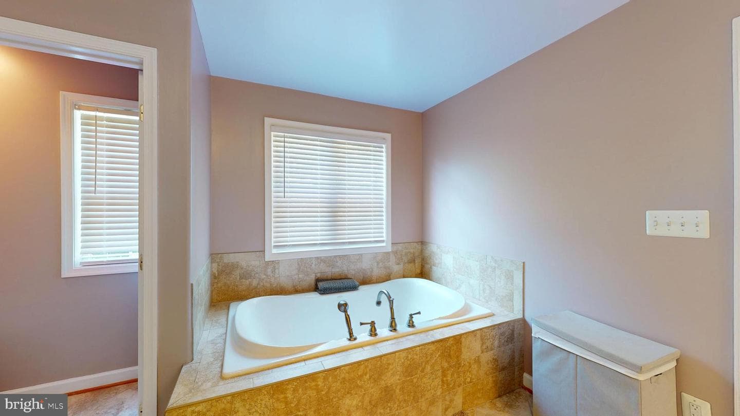 8070 Amberleigh Place photo 34