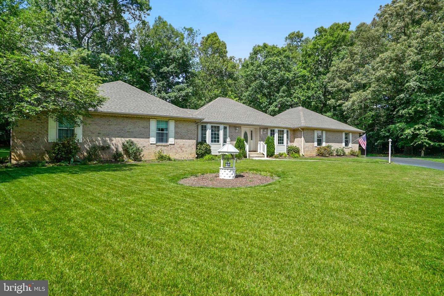 105 Cornwall Court photo 27