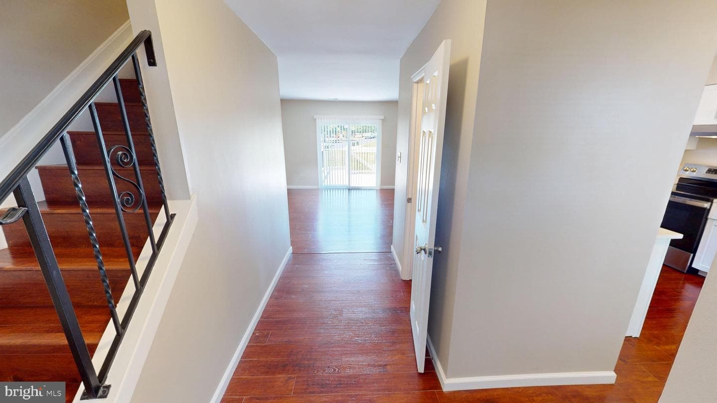 826 Holly Drive photo 5