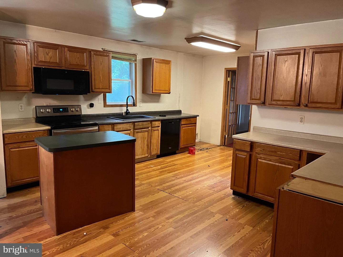 3255 Naomi Place photo 7