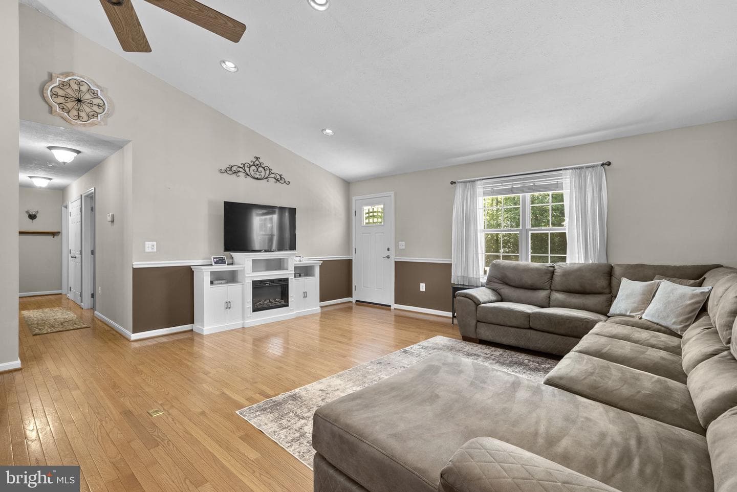 6975 Orchard View Lane photo 3