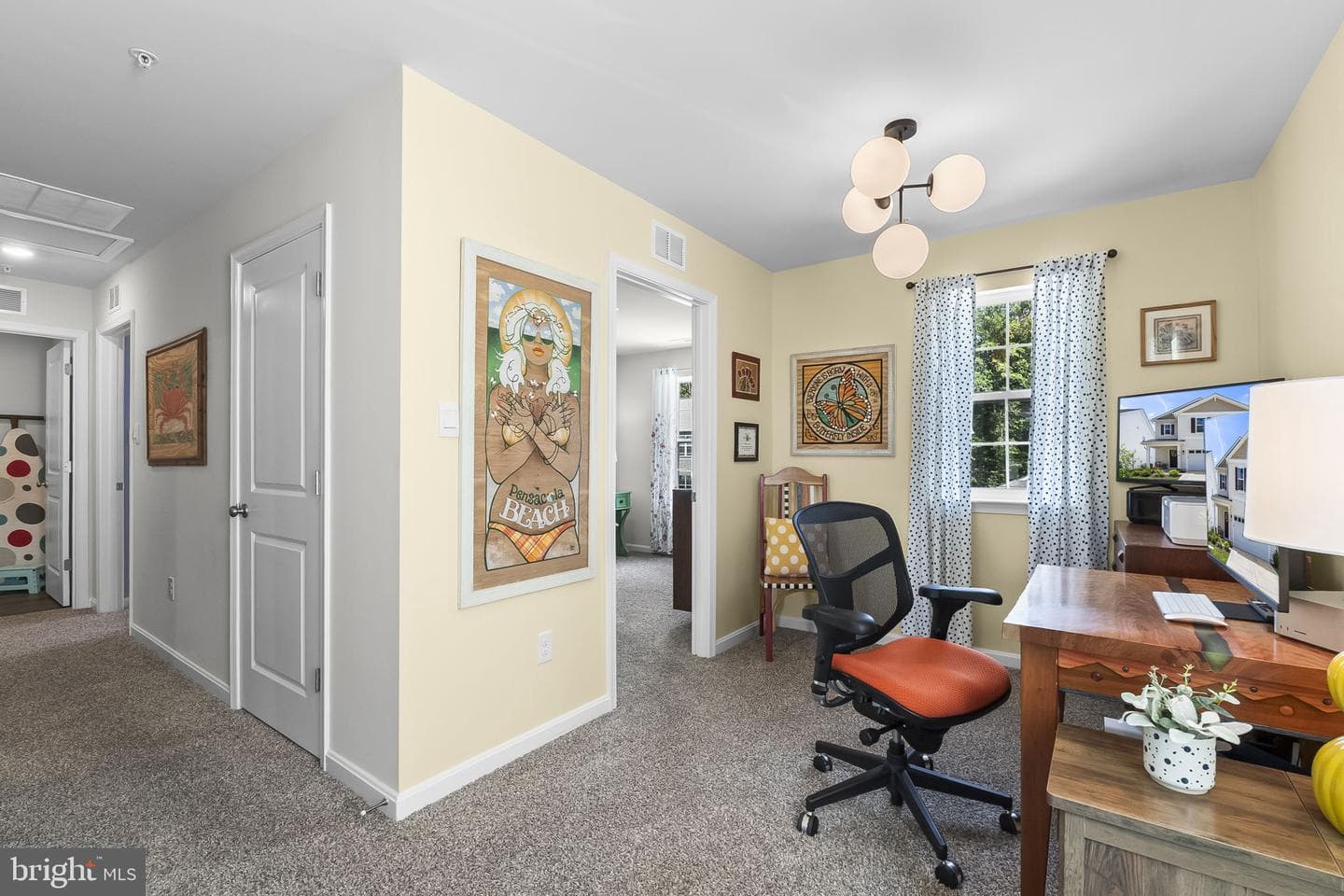 318 Forest Edge Ave photo 5