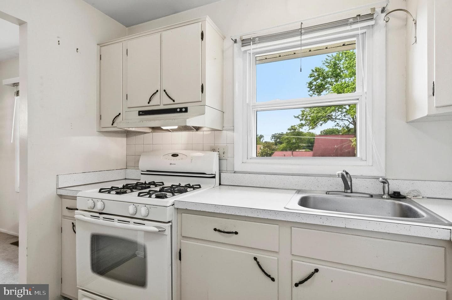 215 Compton Road photo 11