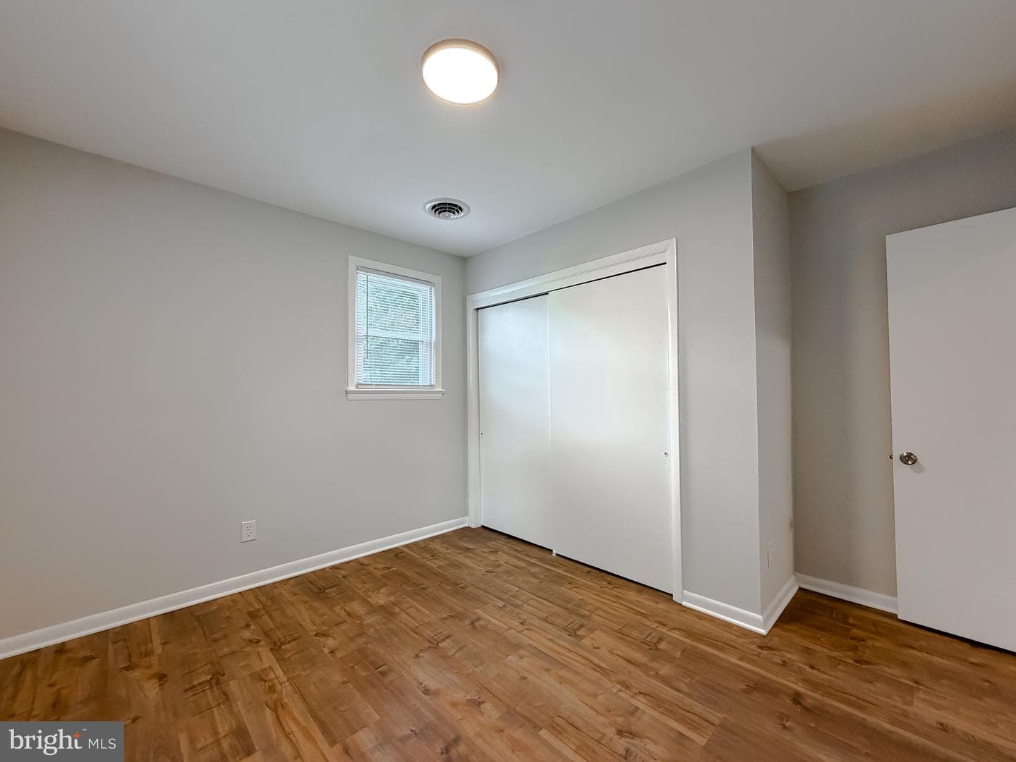 1565 Chester Avenue photo 14